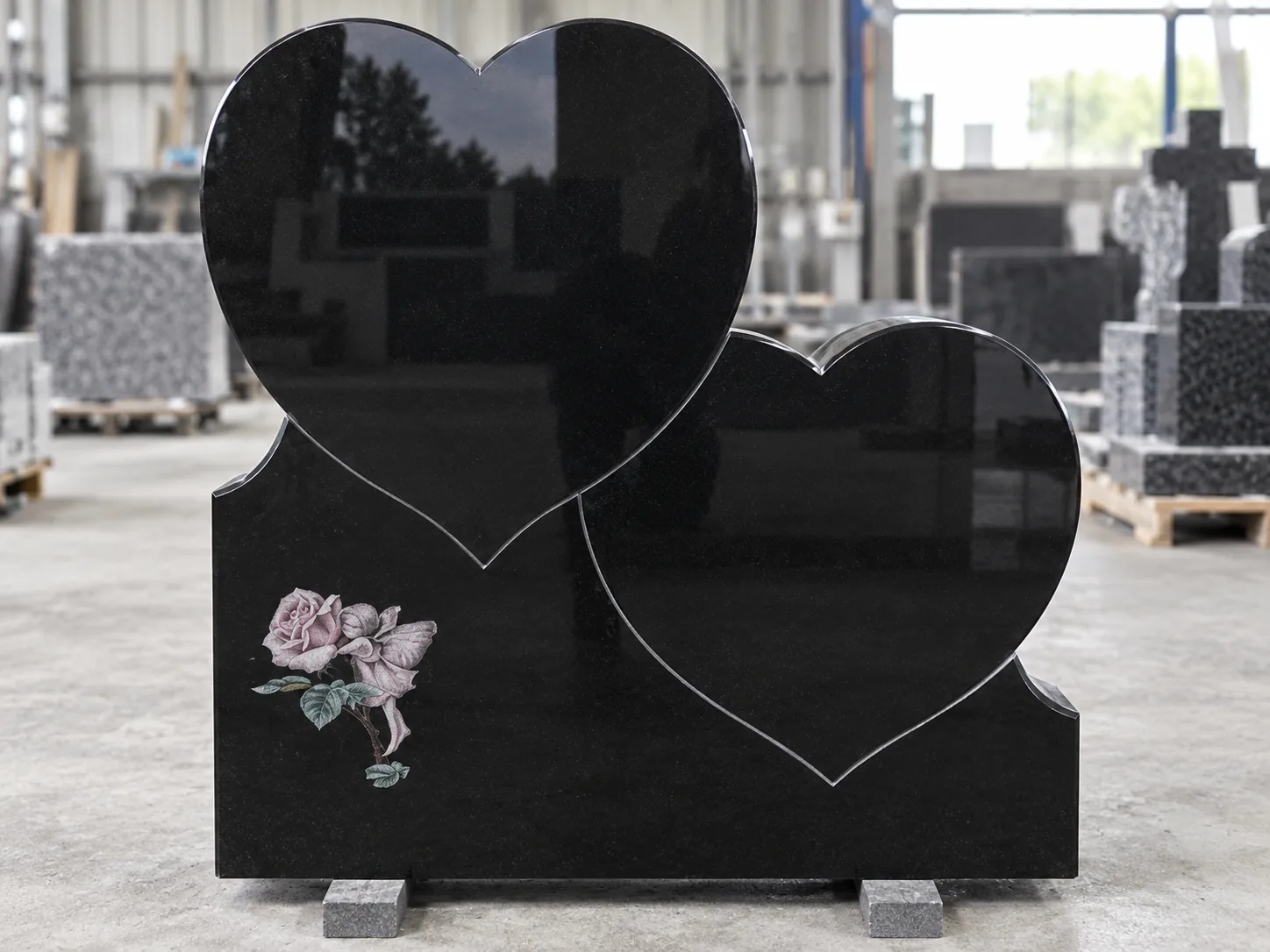 Black Granite Double Heart Traditional Headstone for Cemetery Memorial Application